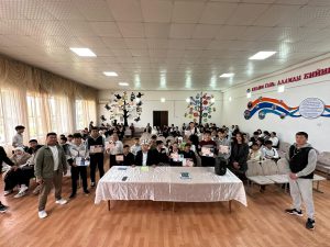 📌 Профориентациялык жолугушуулар уланууда!Бишкек шаарындагы мектеп бүтүрүүчүлөрү менен пайдалуу жана мотивациялык жолугушуулар уюштурулду! 🎓💡